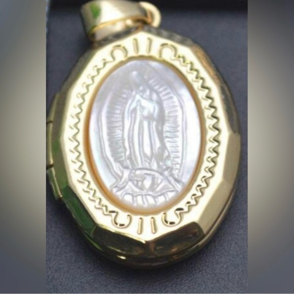 “Virgin de Guadelupe” Mary Mother of Pearl Carved Shell 18K Gold Locket Necklace - Picture 5 of 17
